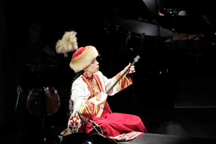 Performance of Marc Sinan's "Dede Korkut" (photo: J. L. Diehl)