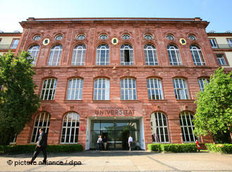 Das Hörsaalgebäude der Johann Wolfgang Goethe-Universität in Frankfurt am Main; Foto: dpa/picture-alliance