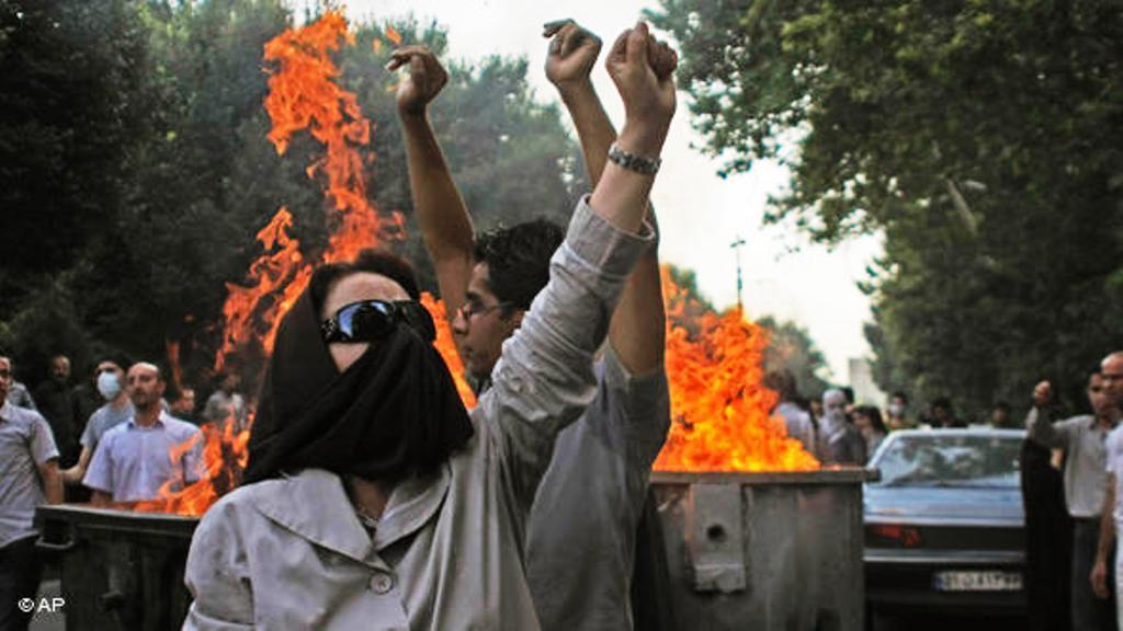 Gewaltsame Proteste in Teheran im Sommer 2009; Foto: AP