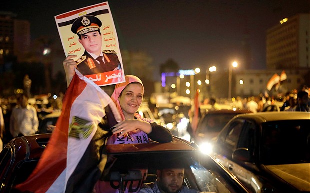 Anhängerin Abdelfattah al-Sisis auf dem Tahrir-Platz in Kairo; Foto: AMR NABIL/AP