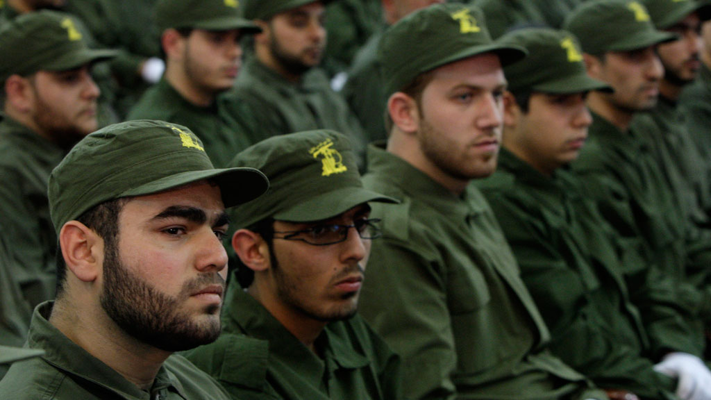 Hisbollah-Kämpfer in einem Vorort von Beirut, Foto: picture-alliance/AP
