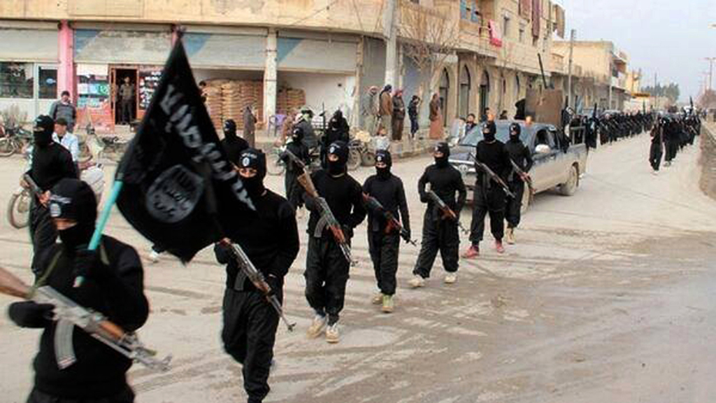 Einheiten der ISIS in Raqqa; Foto: picture-alliance/AP Photo