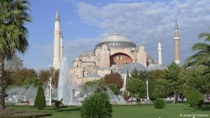 Frontansicht der Hagia Sophia in Istanbul; Foto: imago/blickwinkel