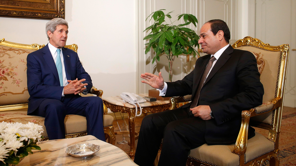 الرئيس المصري عبد الفتاح السيسي في حديث مع وزير الخارجية الأمريكي جون كيري. Foto: Reuters 
