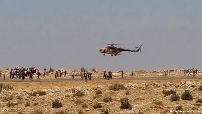 Andrang an einem irakischen Helikopter; Foto: picture-alliance/dpa