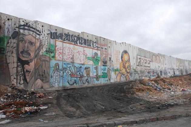 Portraits of Yasser Arafat (left) and Marwan Barghouti (right) on the wall (photo: Laura Overmeyer)