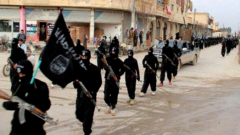 IS-Miliz im syrischen Raqqa; Foto: picture-alliance/AP