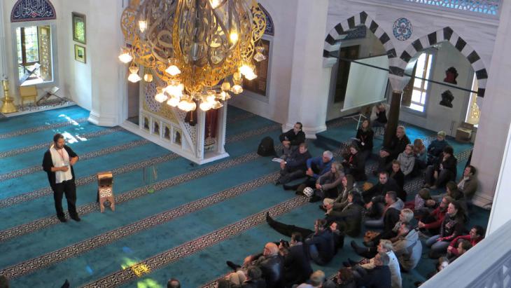 Open Day at the Sehitlik Mosque in Berlin-Neukölln in October 2013 (photo: picture-alliance/ZB)