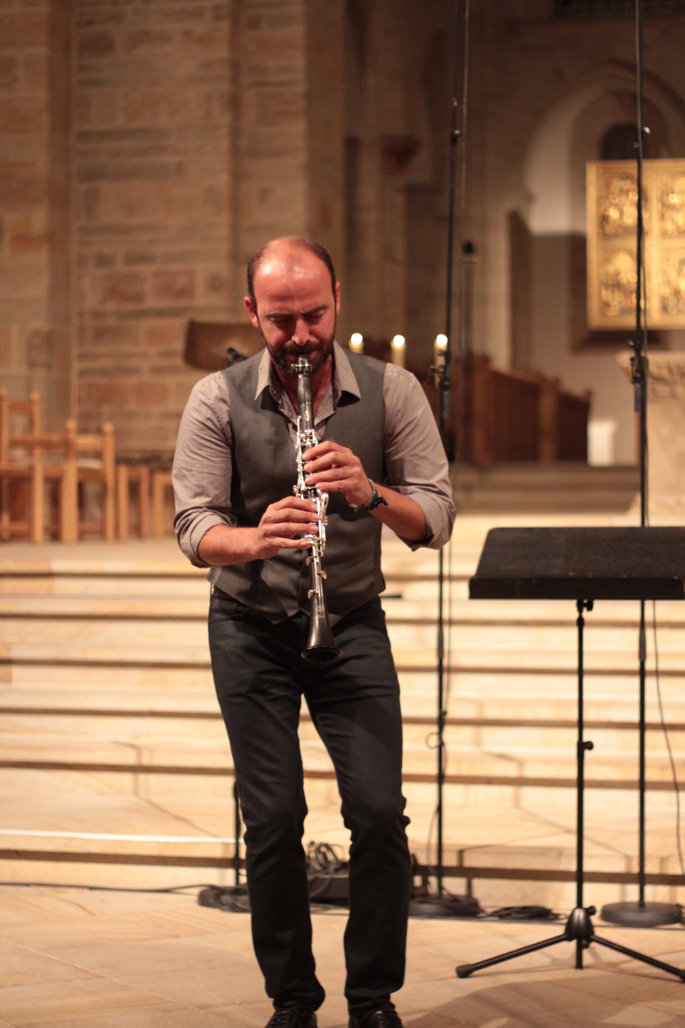 Clarinettist Kinan Azmeh performing at the Morgenland Festival 2014 in Osnabruck (photo: Marian Brehmer)