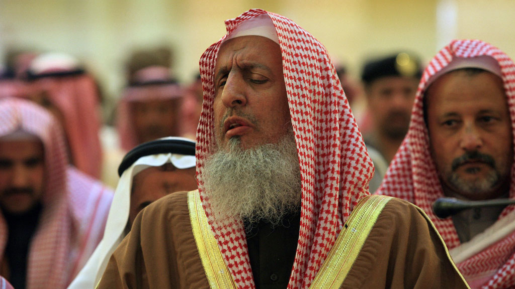 Saudi's Grand Mufti Sheikh Abdulaziz al-Shaikh (centre), Riyadh, February 2008 (photo: AFP/Getty Images/H. Ammar)