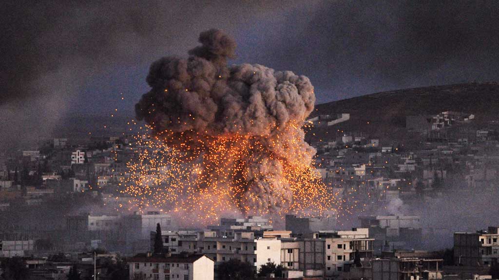 Explosion in der Stadt Kobane nach einem Selbstmordattentat durch einen IS-Anhänger am 20. Oktober 2014; Foto: Getty Images