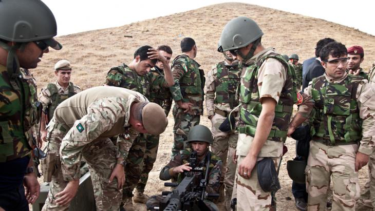 Britische Truppen bei der Ausbildung von kurdischen Peshmerga-Kämpfern; Foto: Sebastian Meyer
