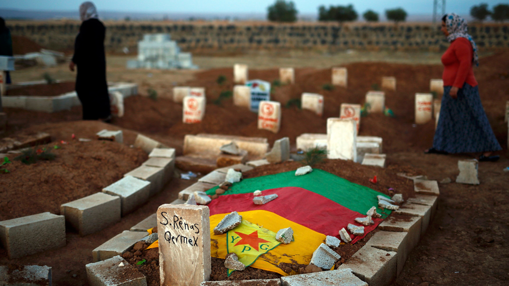 Grab eines in Kobane getöteten YPG-Kämpfers in Suruc in der türkischen Provinz Sanliurfa; Foto: Reuters/Kai Pfaffenbach