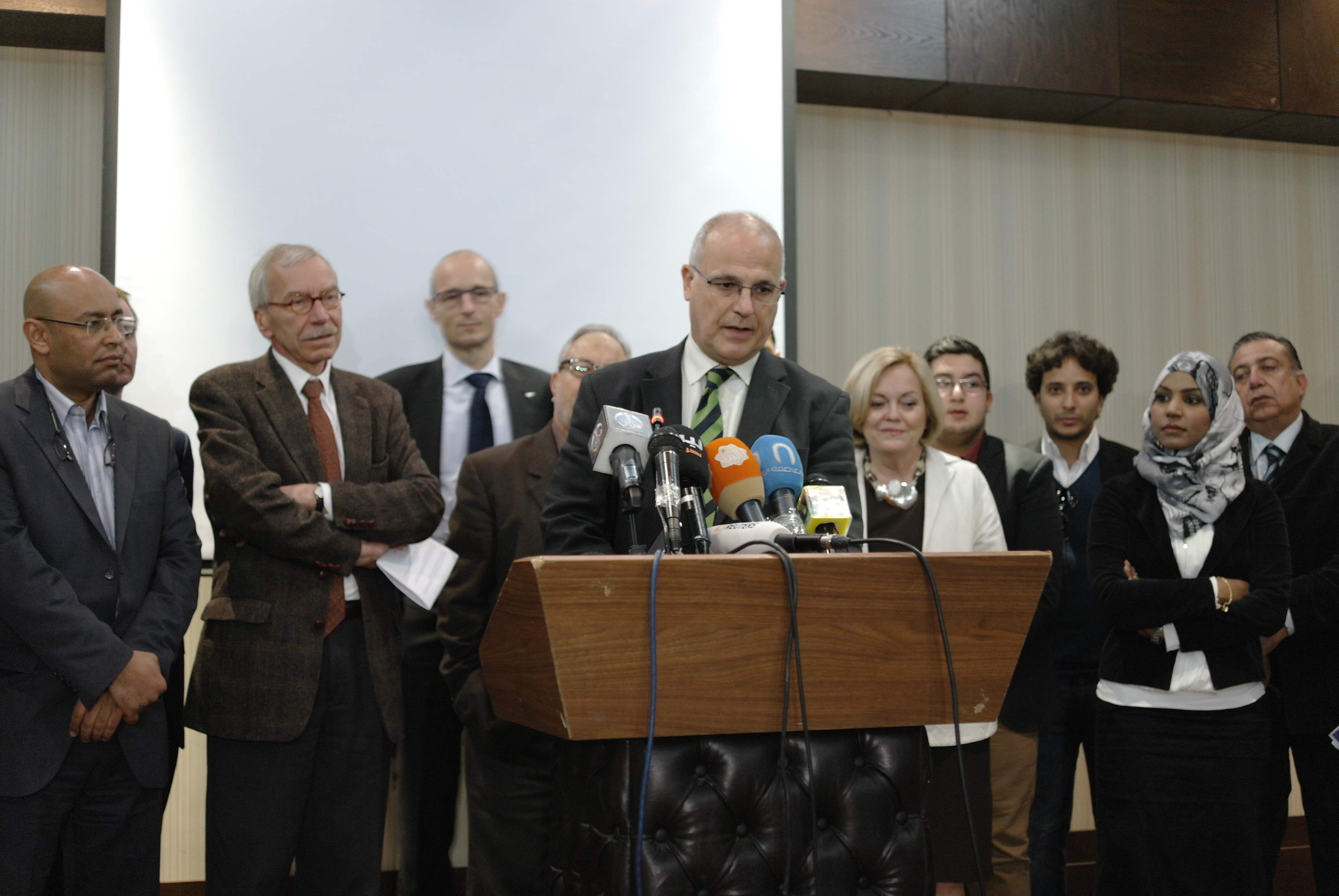 Treffen libyscher Medienvertreter mit Diplomaten der EU-Staaten und der UN-Mission im Februar 2014 (am Rednerpult der britische Botschafter in Libyen, Michael Aron); Foto: Valerie Stocker