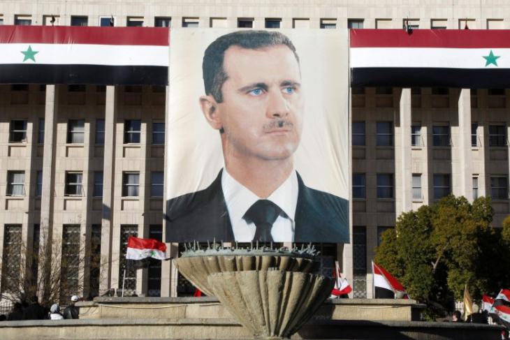 An Assad portrait on a government building in the centre of Damascus (photo: Reuters)