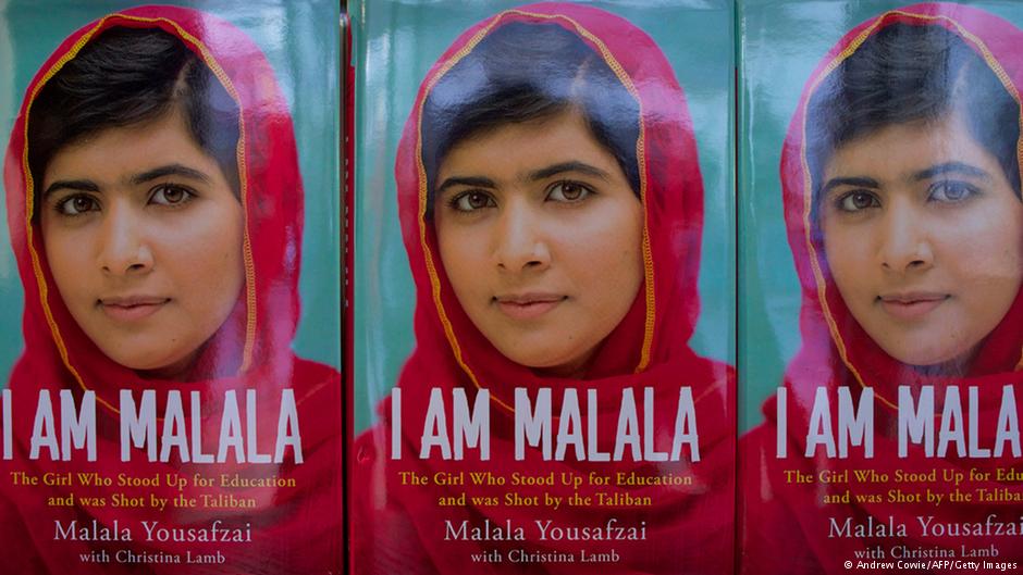 Buchcover von Malalas Autobiographie: "I am Malala"; Foto: Andrew Cowie/AFP/Getty Images