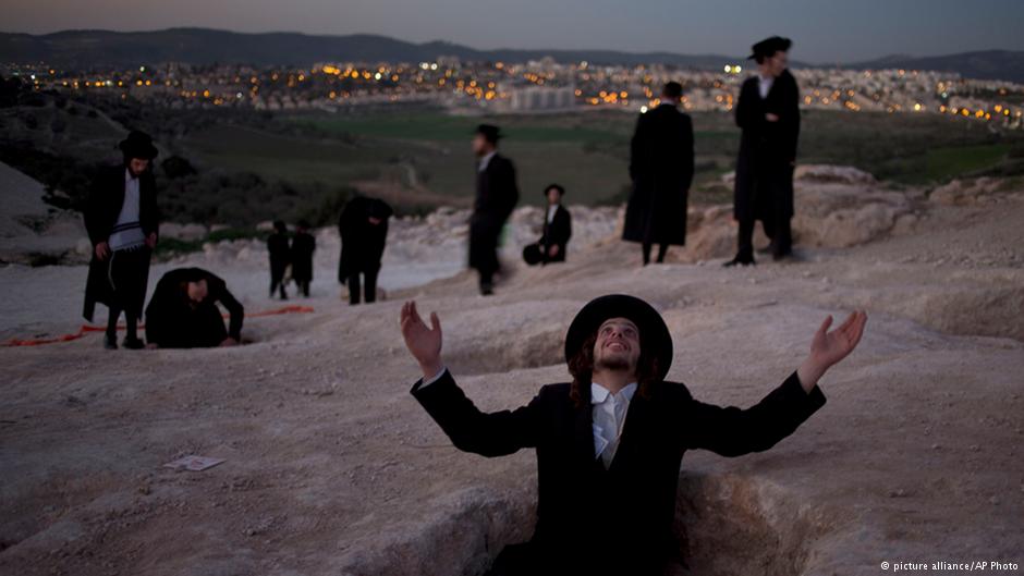 Orthodoxe Juden wehren sich gegen die Bebauung einer religiös bedeutenden Stätte. 