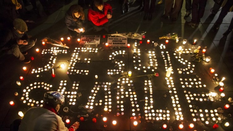 Trauer um die Toten nach dem Anschlag auf die Redaktion "Charlie Hebdo" in Paris; Foto: dpa