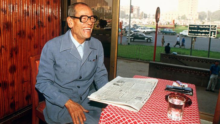 Nobel Literature laureate Naguib Mahfouz in 1988 (photo: picture-alliance/Bildarchiv)