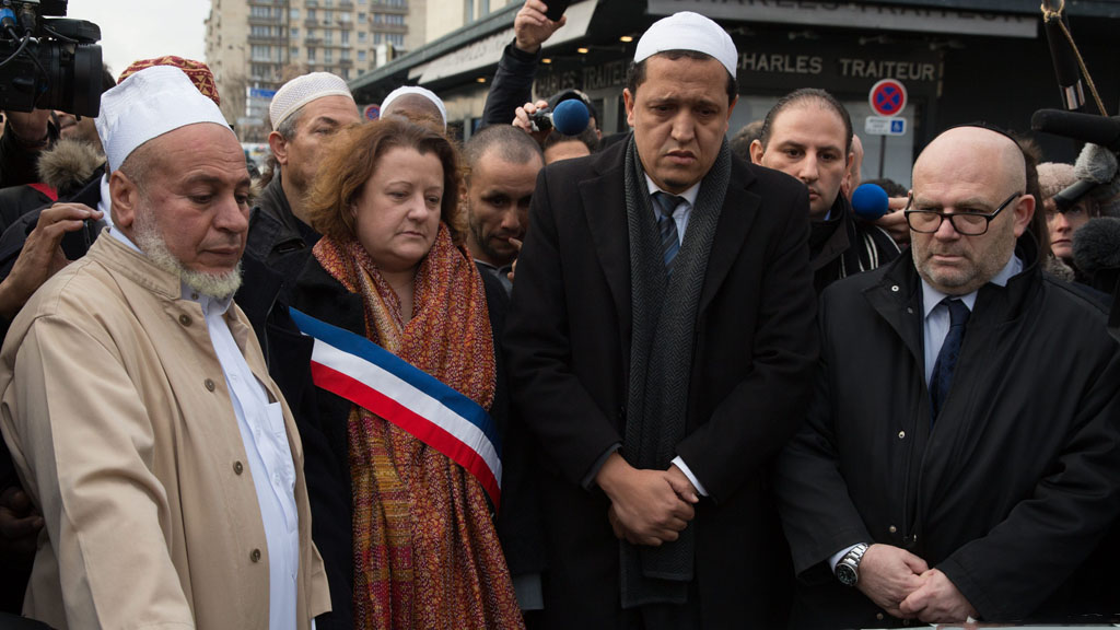 Frankreichs Muslime trauern nach den Anschlägen von Paris; Foto: picture-alliance/dpa/Matthieu De Martignac