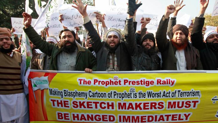Men take part in a protest rally against the "Charlie Hebdo" cartoons in Lahore (photo: Reuters)