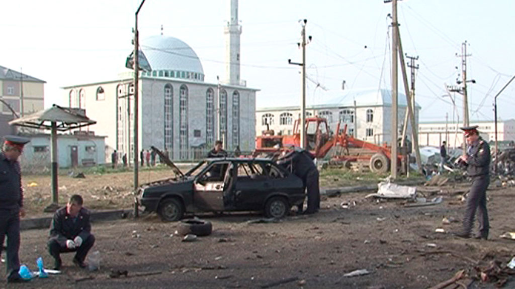 Site of a bomb attack in Makhachkala, Dagestan, 4 May 2012 (photo: Reuters)