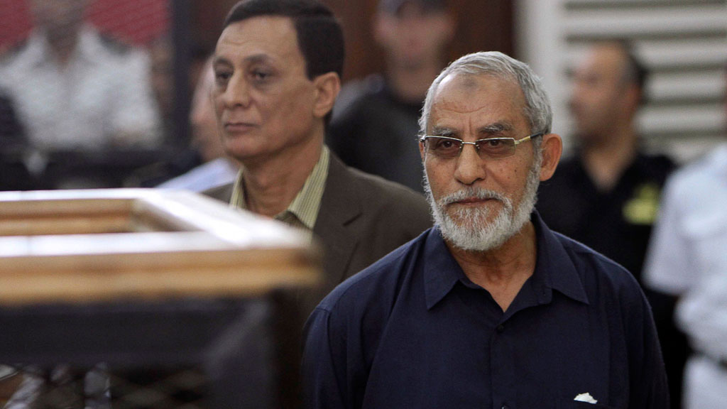 Mohammed Badie, Chef der ägyptischen Muslimbruderschaft, während eines Prozesses in einem Gerichtssaal in Kairo; Foto: Reuters