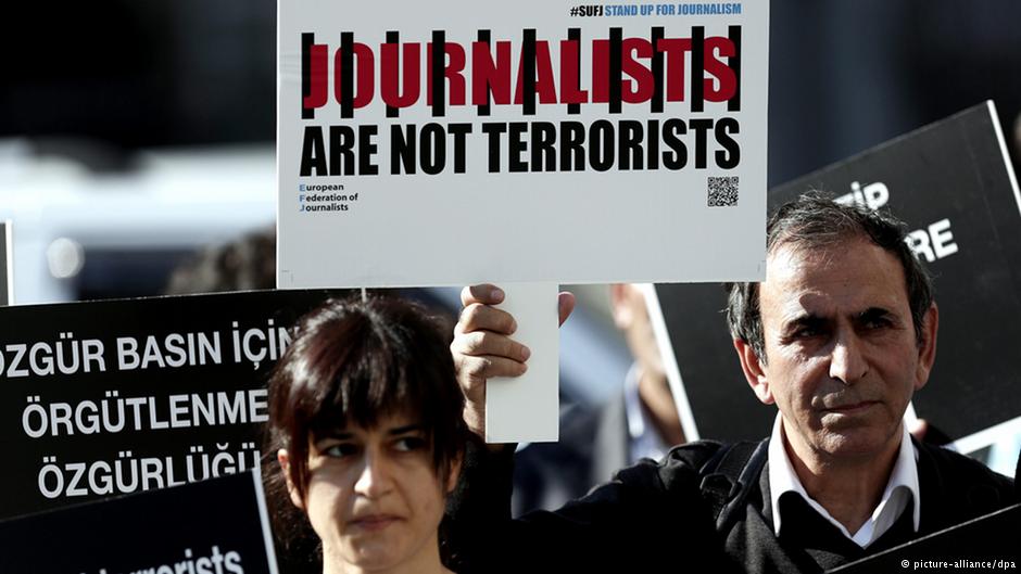 Protest gegen die Verhaftung von Journalisten in der Türkei. Foto: picture-alliance/dpa