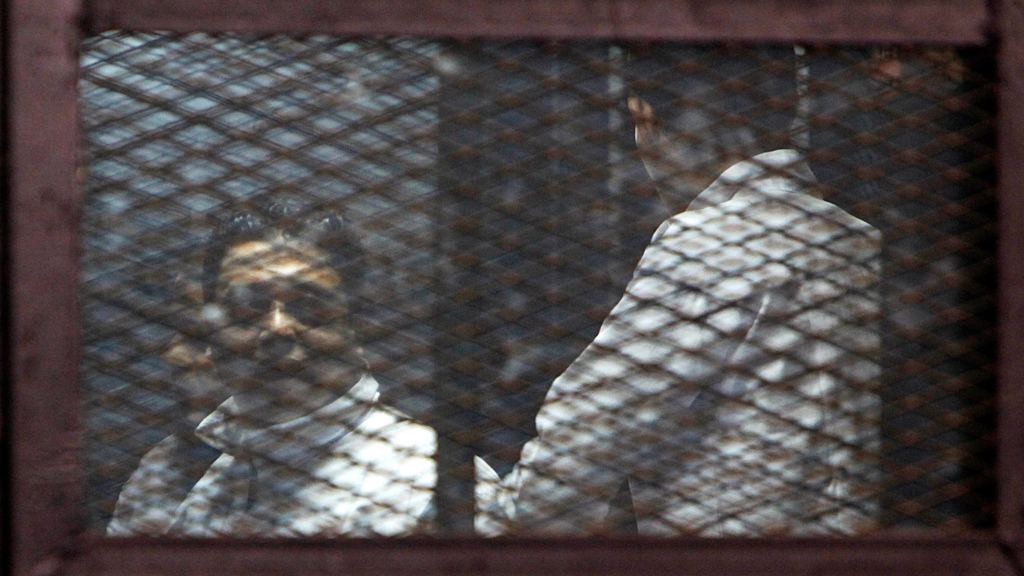 أعضاء من جماعة الإخوان المسلمين خلال محاكمة في القاهرة.  Foto: Reuters/M. Abd El Ghany