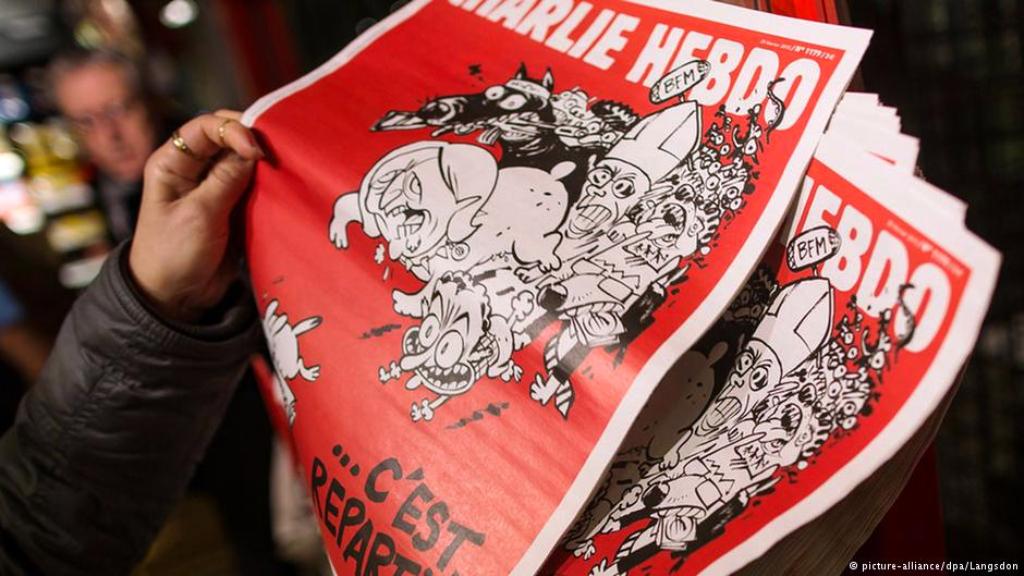 Die erste Ausgabe des Satire-Magazins "Charlie Hebdo", sieben Wochen nach dem Anschlag auf die Redaktion in Paris, im Februar 2015. Foto: DPA