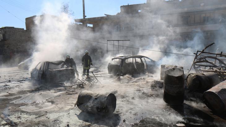 البراميل المتفجرة تقتل الأبرياء في حلب الصورة از الرفاعي غيتي ايميجيس