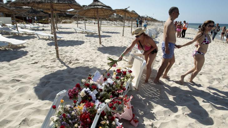 People leave flowers at the site of the attack near the "Imperial Marhaba Hotel" (photo: Reuters/Z.Souissi)