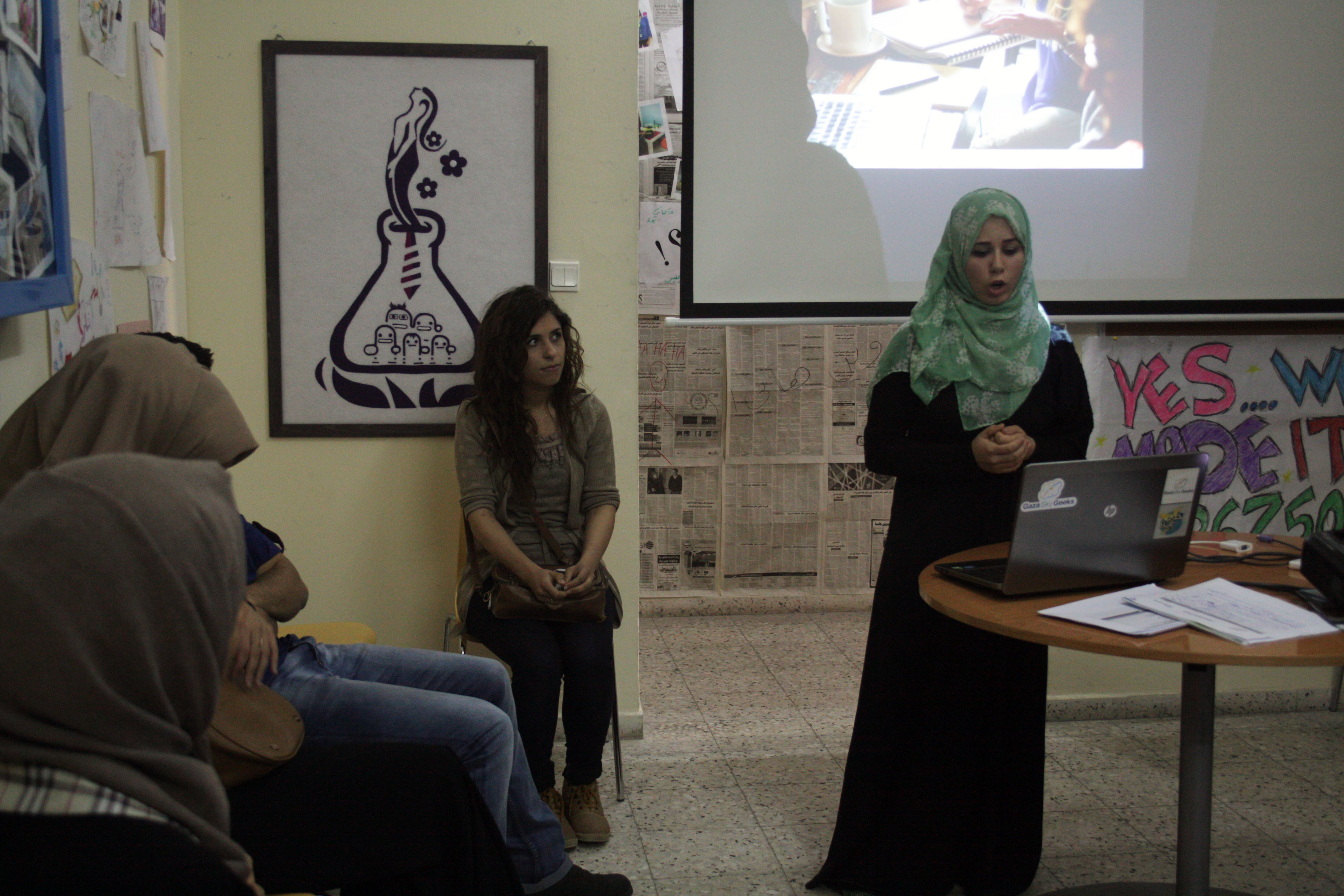 Amal al-Jarousha during a presentation of her start-up Dietii (photo: Ylenia Gostoli)