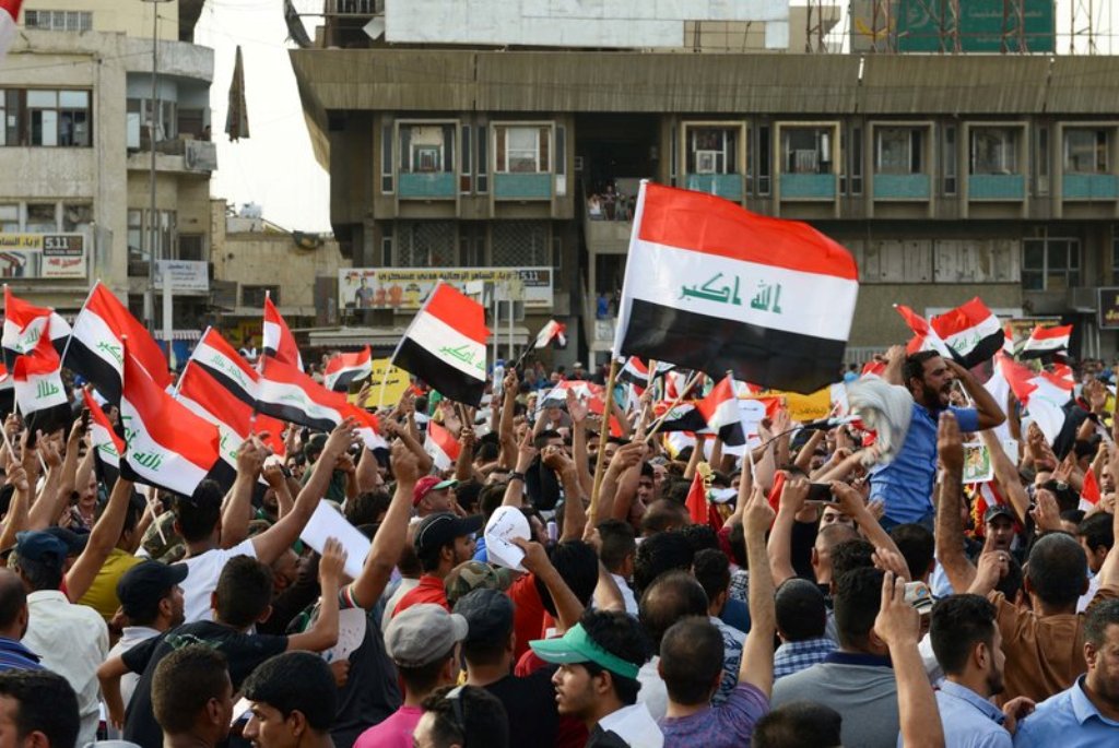 في الجمعة الثانية شهدت أغلب المدن العراقية تظاهرات حاشدة تطالب في الغالب بالقضاء على الفساد ومحاسبة المفسدين، فيما نقلت وسائل الأعلام والصحف العراقية مشاهد من تلك التظاهرات ومطالب المتظاهرين التي كان اغلبها يطالب بحل مجالس المحافظات ومحاسبة المفسدين.