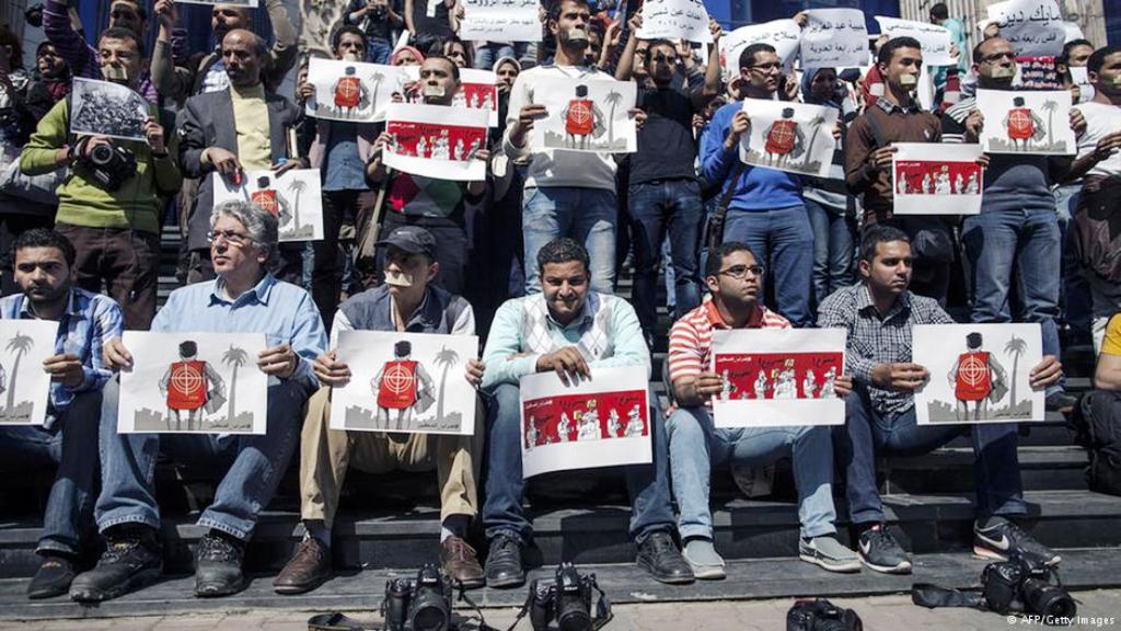 صحافيون مصريون يتظاهرون ضد قانون مكافحة الإرهاب 
