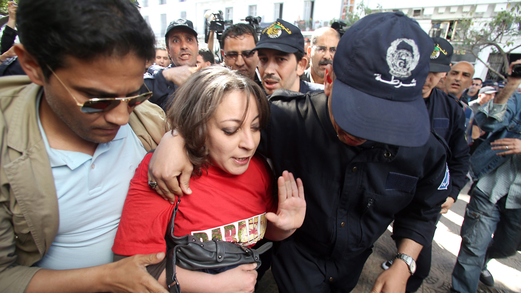 A female protester is detained by police during a demonstration on 16 April 2014 (photo: picture-alliance/dpa)