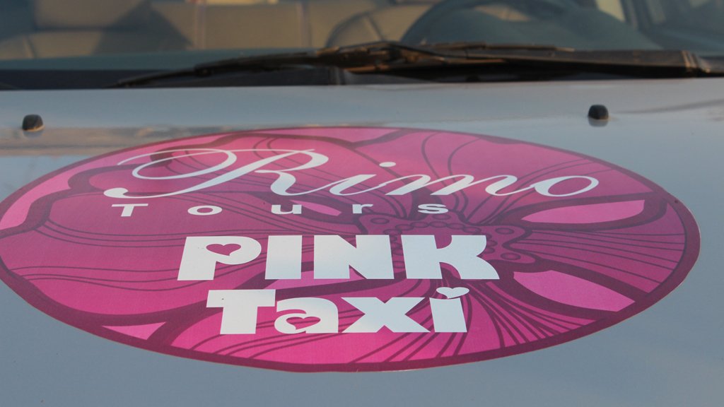 Pink Taxi in Kairo; Foto: DW/E. Lehmann