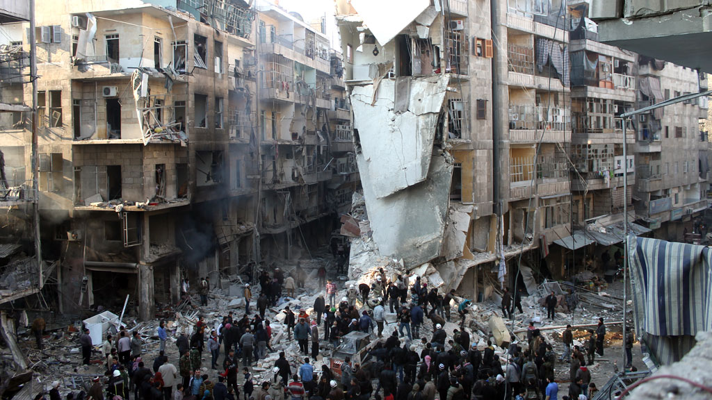 Zerstörtes Gebäude in einem Wohnviertel von Aleppo; Foto: Mohmmed Al Khatieb/AFP/Getty Images