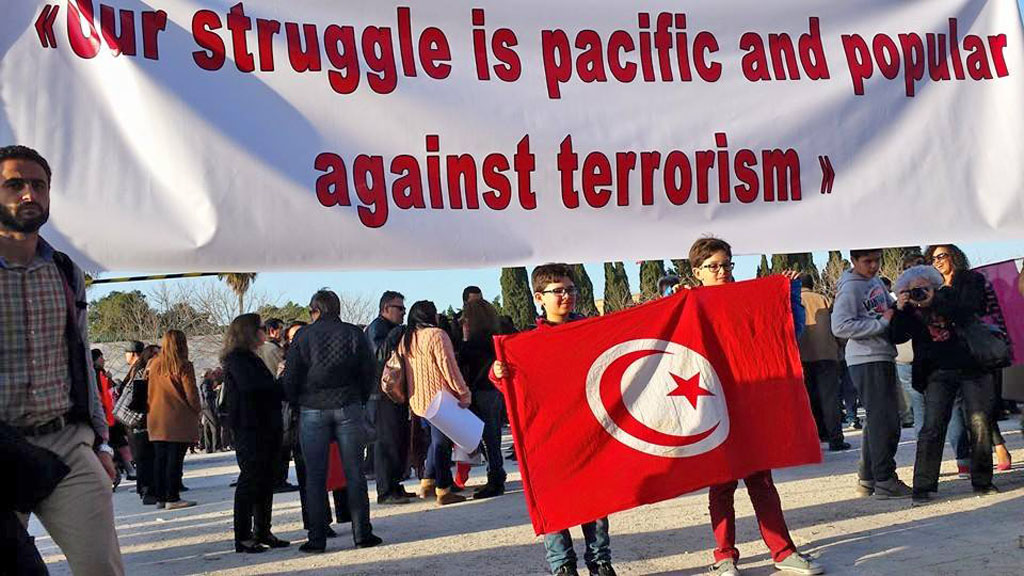 Transparent bei Solidaritätsdemonstration vor dem Bardo-Museum nach dem Anschlag im März 2015 in Tunis; Foto: Sarah Mersch