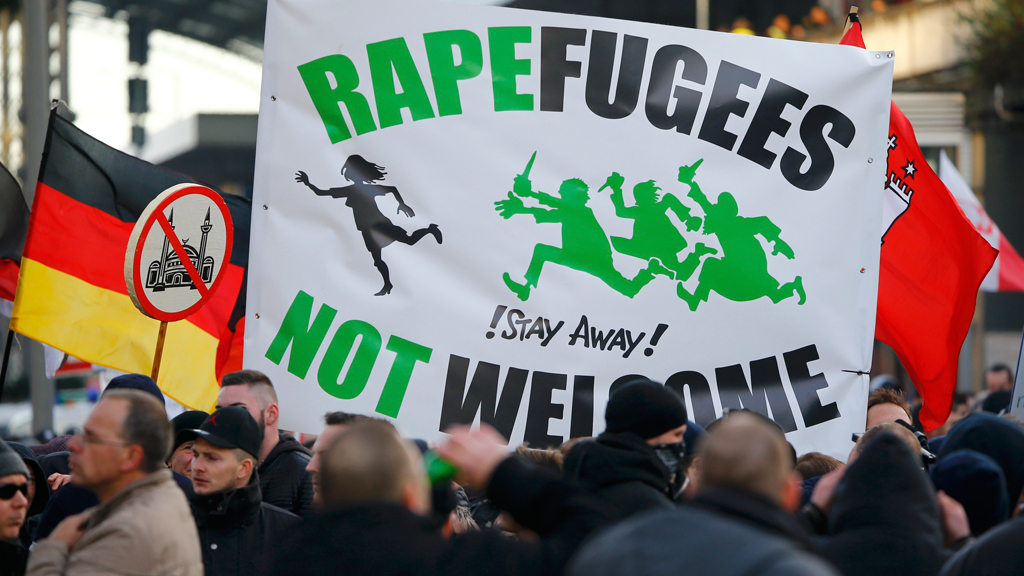 Pegida-Demonstranten in Köln; Foto: Reuters/W.Rattay
