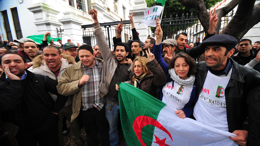 Demokratieaktivisten demonstrieren am 15. März 2014 gegen eine neue Amtszeit Bouteflikas, Foto: picture-alliance/AA. 
