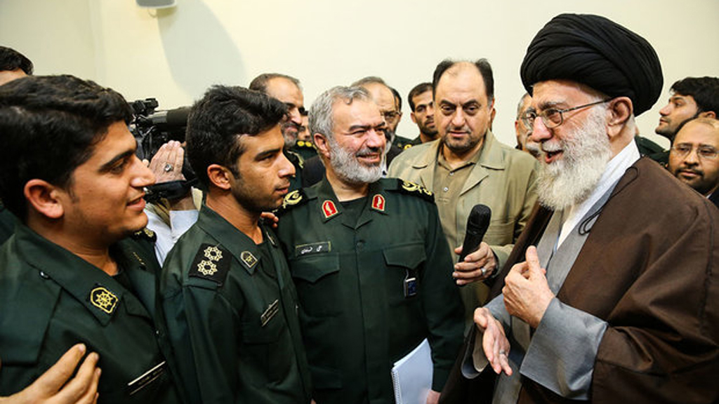 Der geistliche Führer Irans Ali Chamenei trifft am 24.01.2016 die Mitglieder der Revolutionsgarde; Foto: MEHR