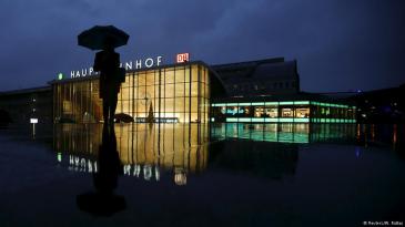 Cologne main railway station (photo: Reuters/W. Wattay)