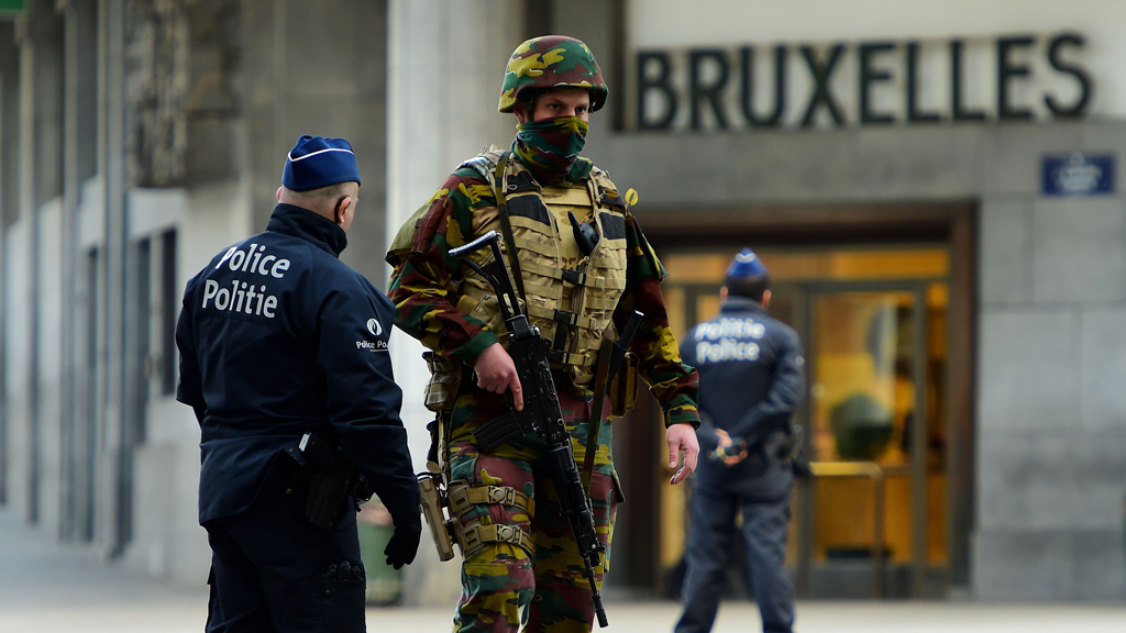 Militär und Polizei vor dem Hauptbahnhof von Brüssel nach den Anschlägen vom 22.03.2016; Foto: Getty Images/AFP/E.Dunand 