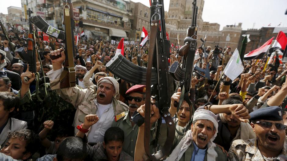 مسلحون موالون للرئيس السابق صالح ولجماعة الحوثيين في صنعاء.