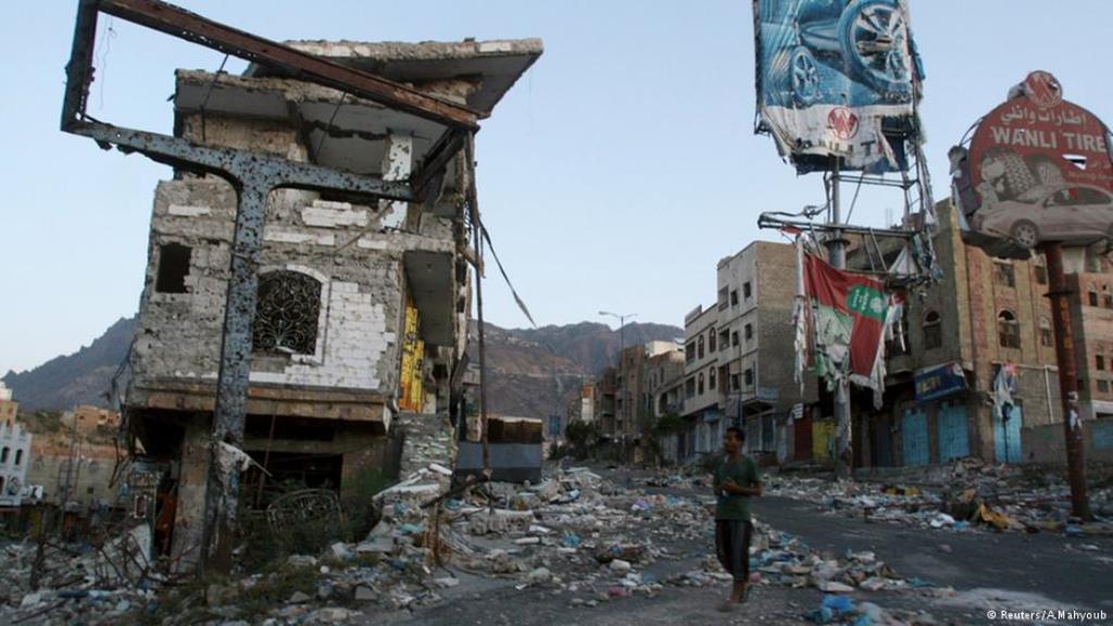 حي "المرور" في مدينة تعز جنوب غرب اليمن إحدى النقاط التي كان المسلحون التابعون للرئيس السابق صالح والمقاتلون الحوثيون القادمون من شمال البلاد يحاصرون منها المدينة قبل أن تتصدى لهم قوات محلية تُعْرَف بـ "المقاومة الشعبية". 