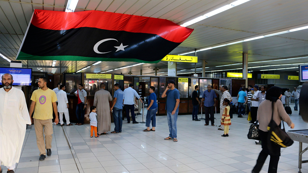 قاعة مدخل مطار معيتيقة العسكري الليبي. Foto: Reuters