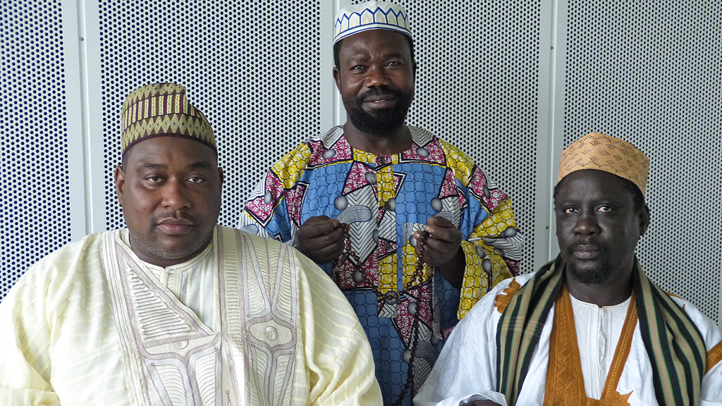 Mitglieder des Tijanyya-Sufi-Ordens aus dem Senegal; Foto: DW/C. Dehn