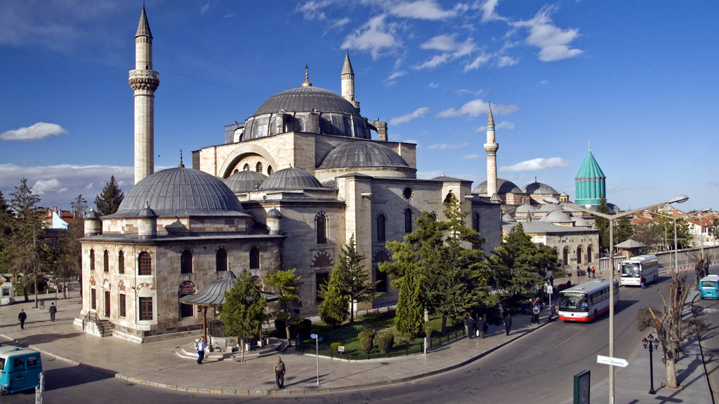 Mausoleum von Mevlana Celaleddin Rumi und die Hadschi-Bektasch-Moschee in Konya; Foto: picture alliance/blickwinkel/imagesandstories