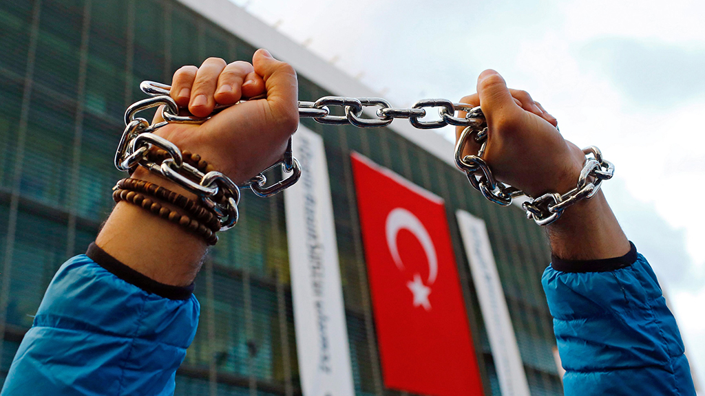 Demonstration gegen die Unterdrückung der Meinungsfreiheit in der Türkei; Foto: picture-alliance/dpa/S. Suna